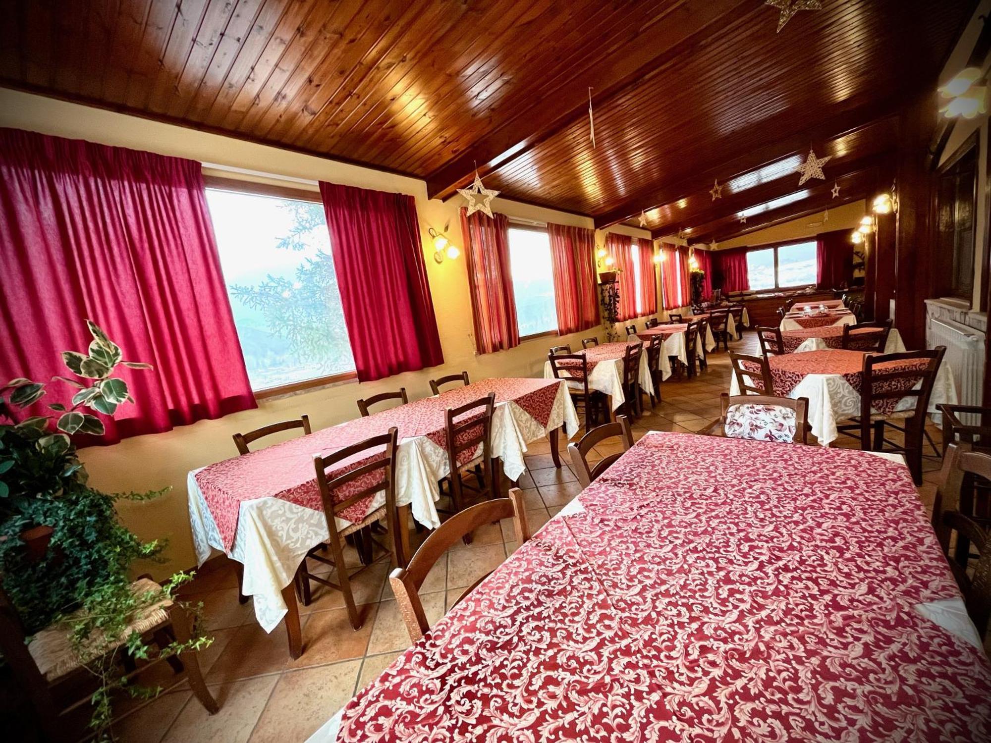 Hotel Pinguino Пескассеролі Екстер'єр фото