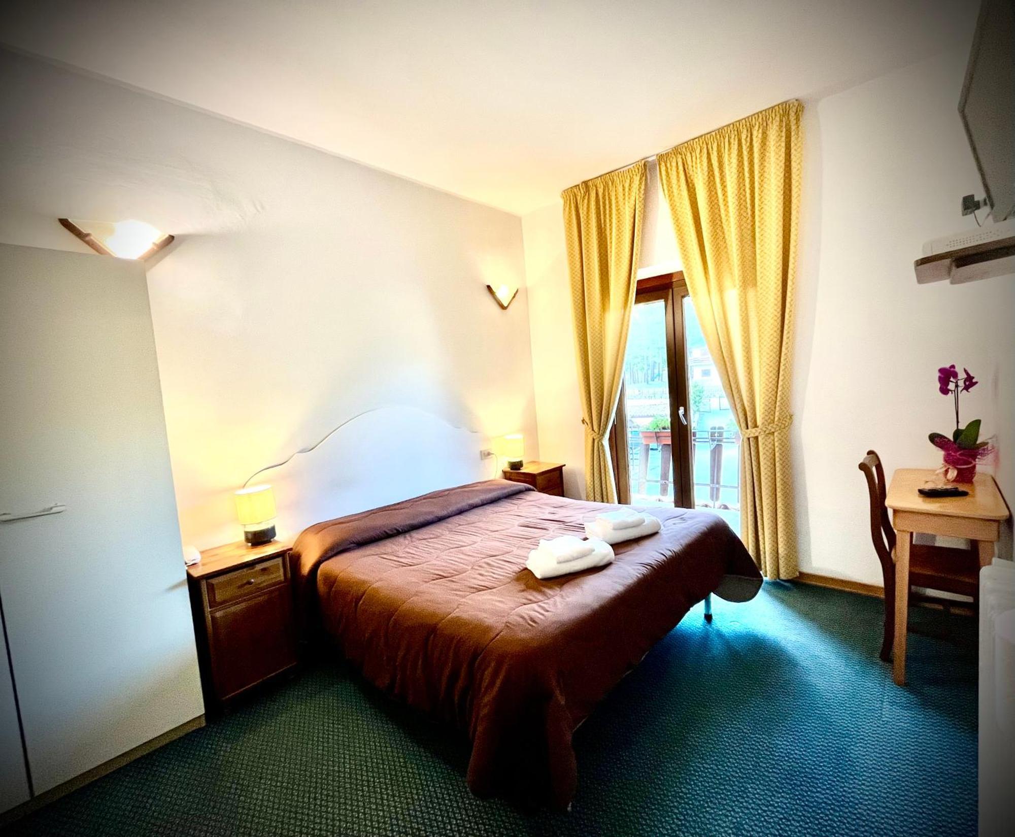 Hotel Pinguino Пескассеролі Екстер'єр фото