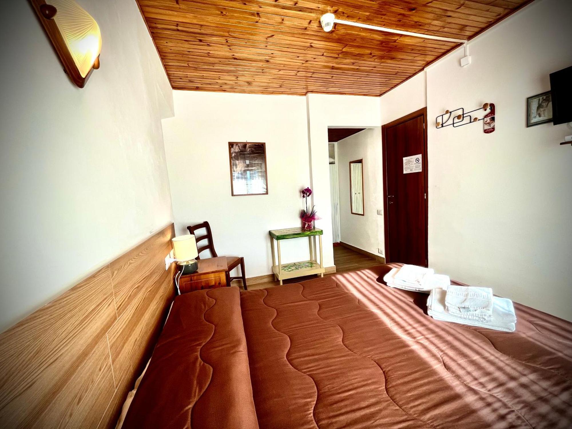 Hotel Pinguino Пескассеролі Екстер'єр фото
