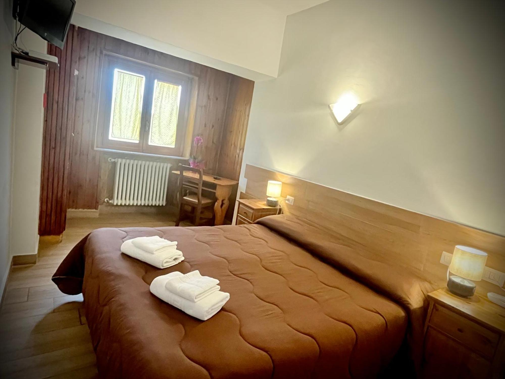 Hotel Pinguino Пескассеролі Екстер'єр фото